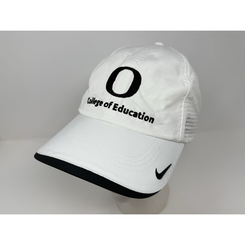 Rare Nike Golf Oregon Ducks College of Education White Adjustable Strap Hat Cap